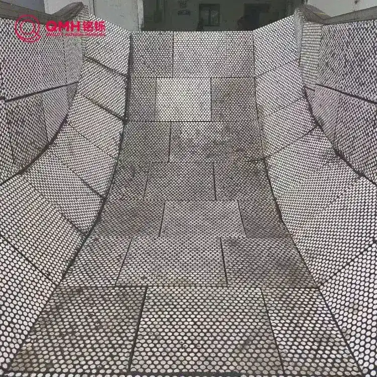 Forro de desgaste de cerâmica
